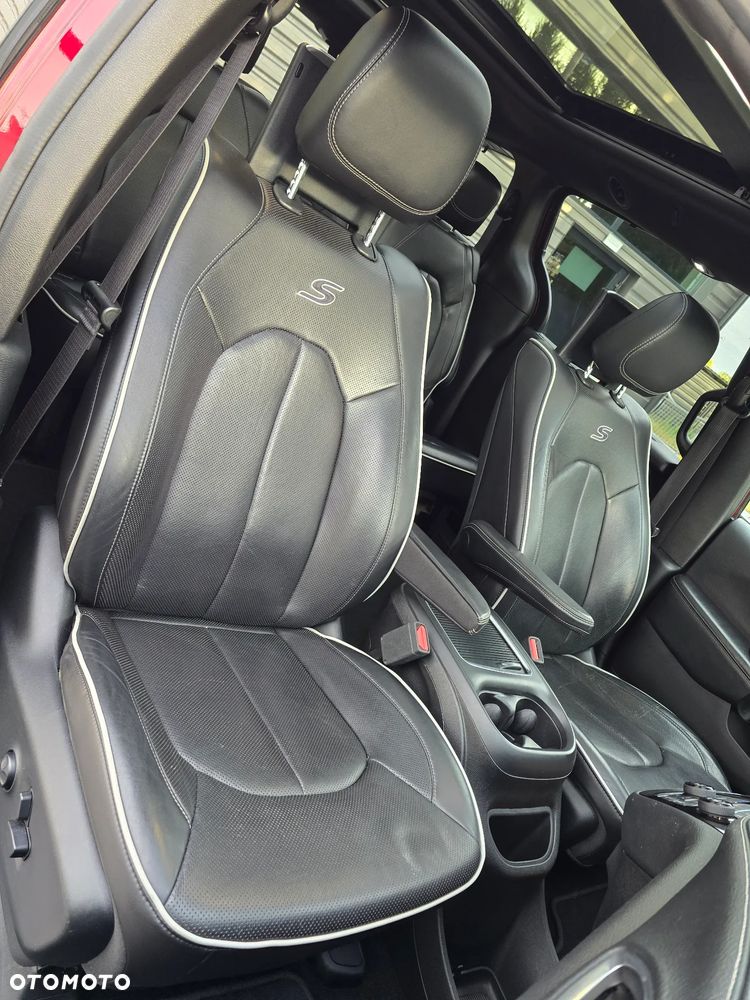 Chrysler Pacifica - 35