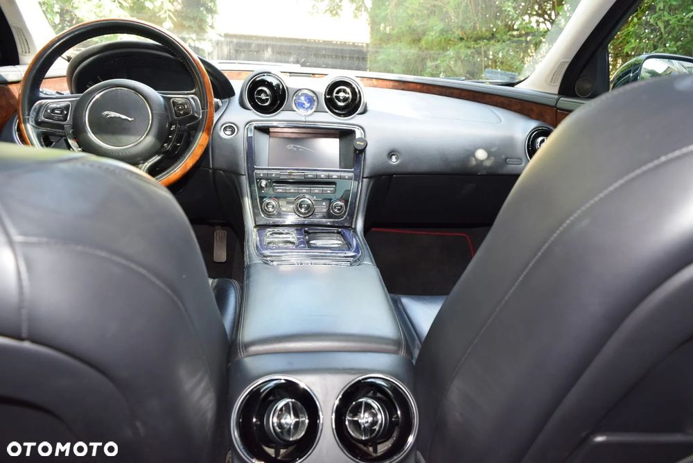 Jaguar XJ 3.0 D V6 Luxury - 19