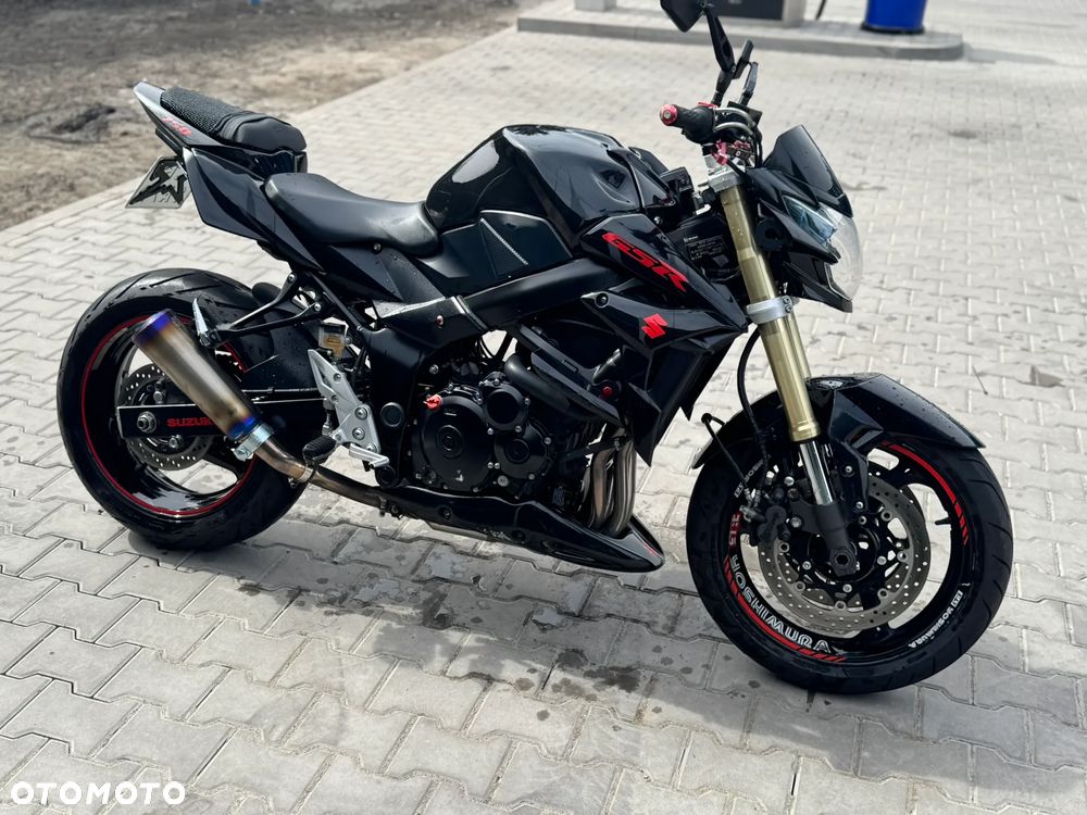 Suzuki GSR - 3