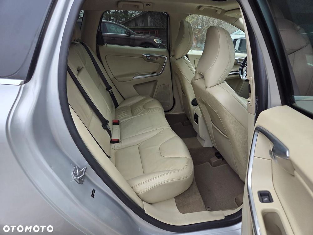 Volvo XC 60 T6 AWD Momentum - 6