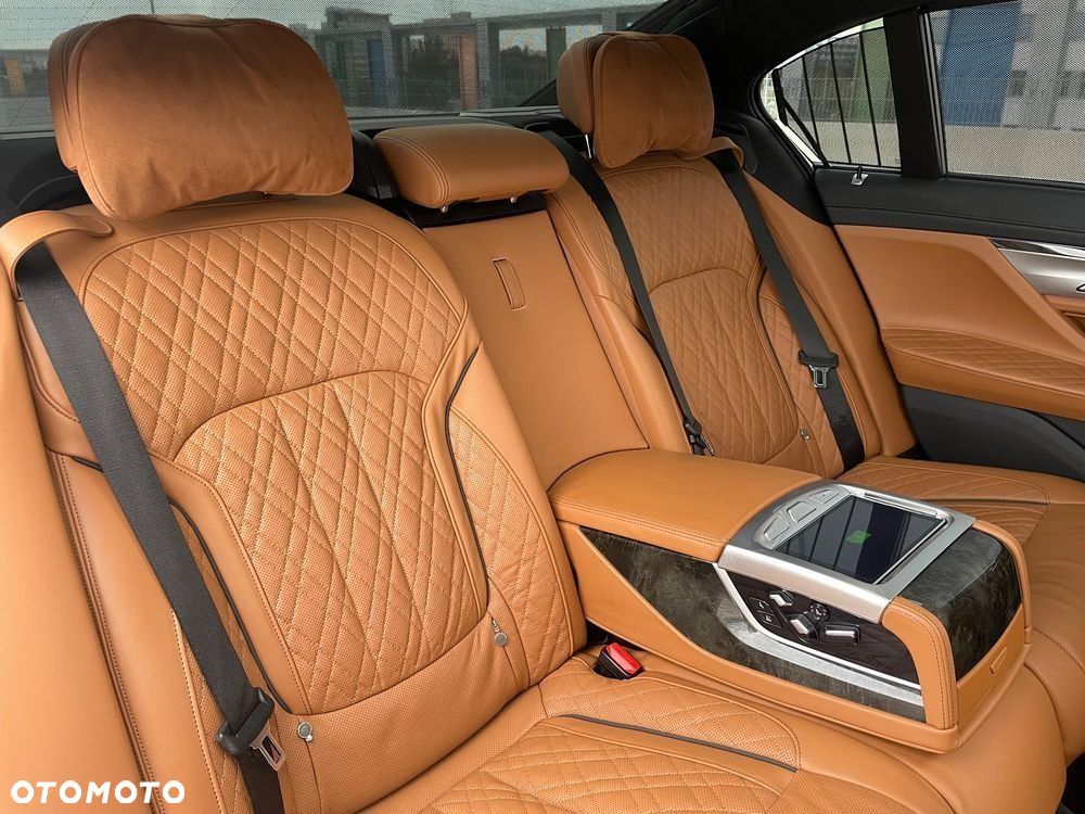 BMW Seria 7 750Li xDrive sport - 21