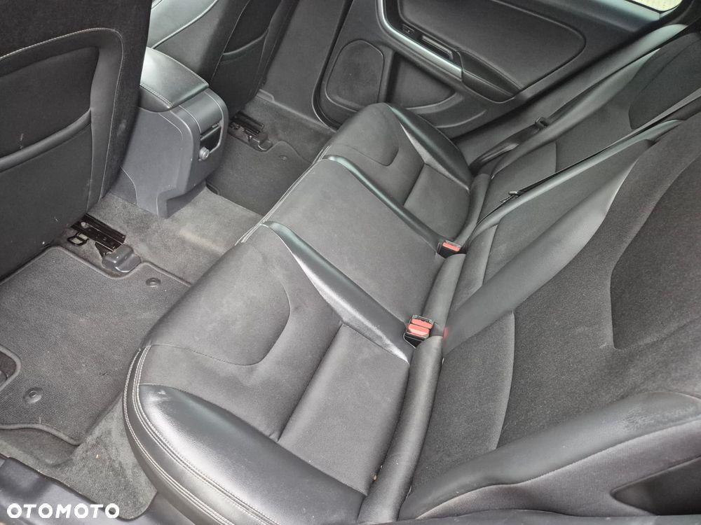 Volvo V60 Cross Country D4 AWD Geartronic Momentum - 13
