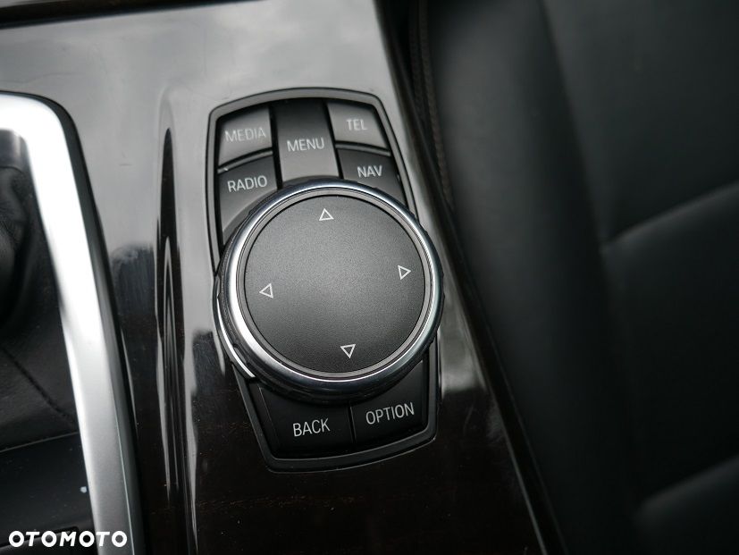 BMW Seria 5 528i xDrive Sport-Aut Luxury Line - 20