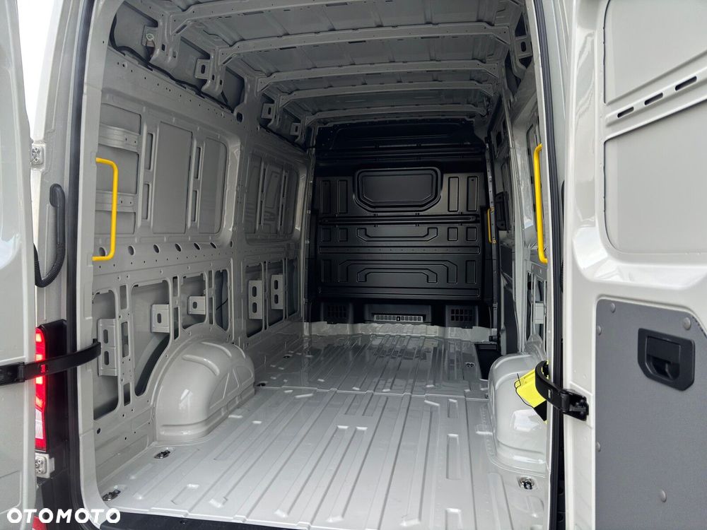 Volkswagen Crafter 2.0 TDI 140 KM L3H3 6bm 3m - 9
