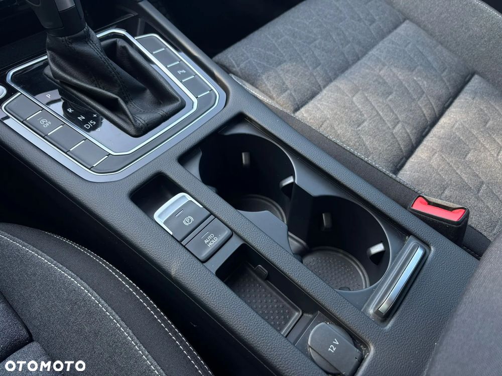Volkswagen Passat - 18