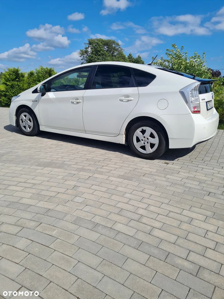 Toyota Prius (Hybrid) - 1