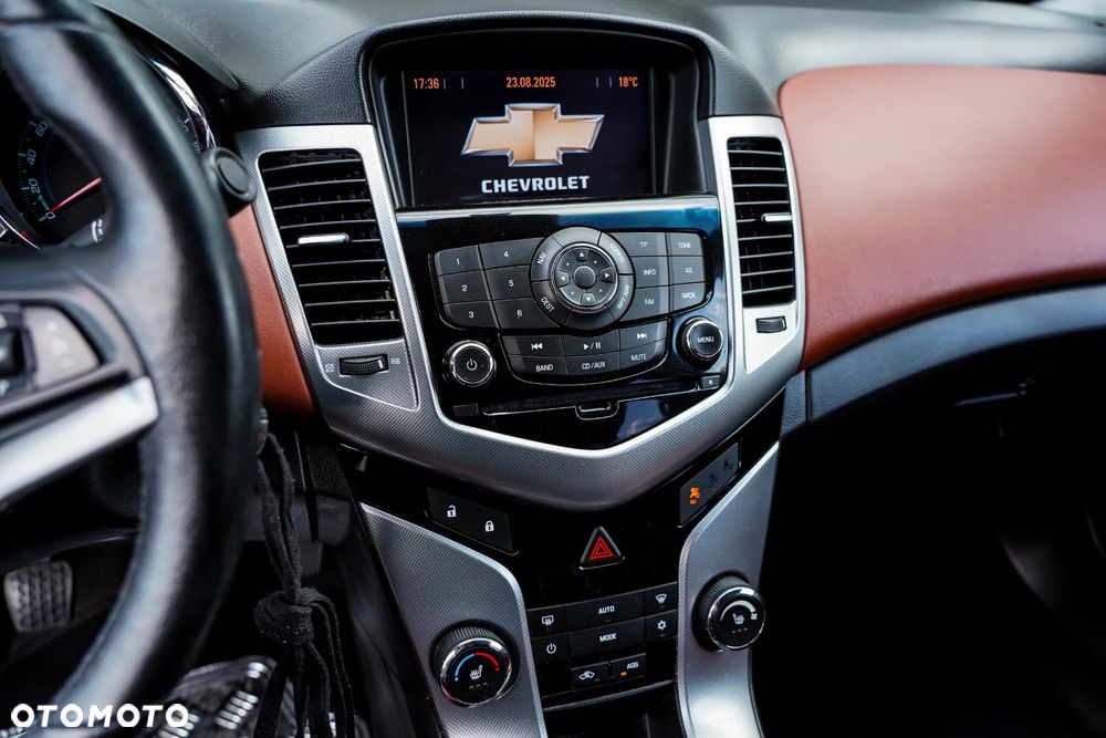 Chevrolet Cruze 1.8 LTZ+ - 30