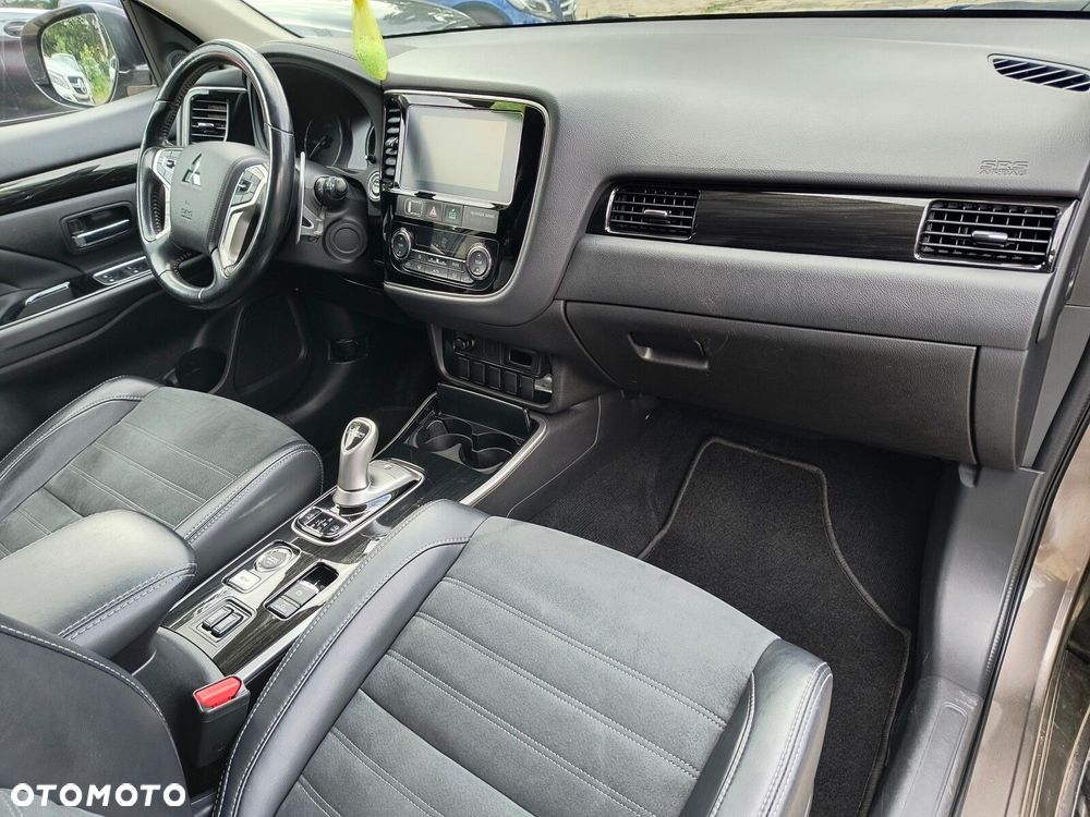 Mitsubishi Outlander - 16