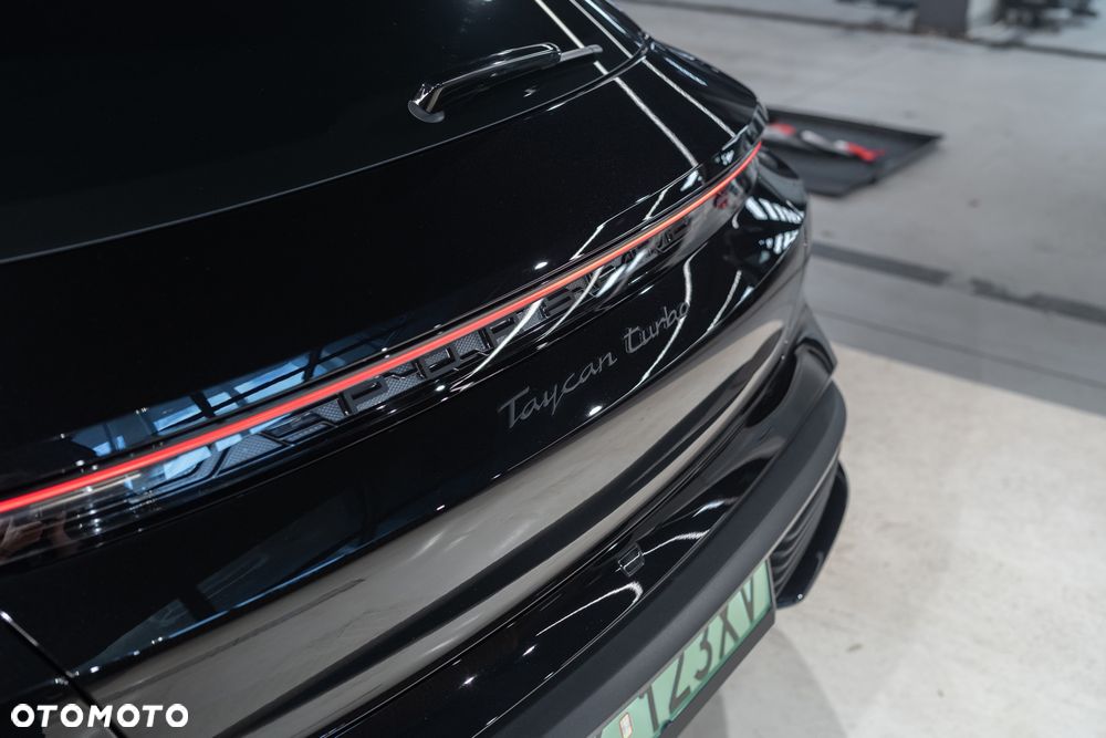 Porsche Taycan Turbo - 13