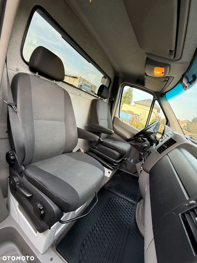 Mercedes-Benz Sprinter - 11