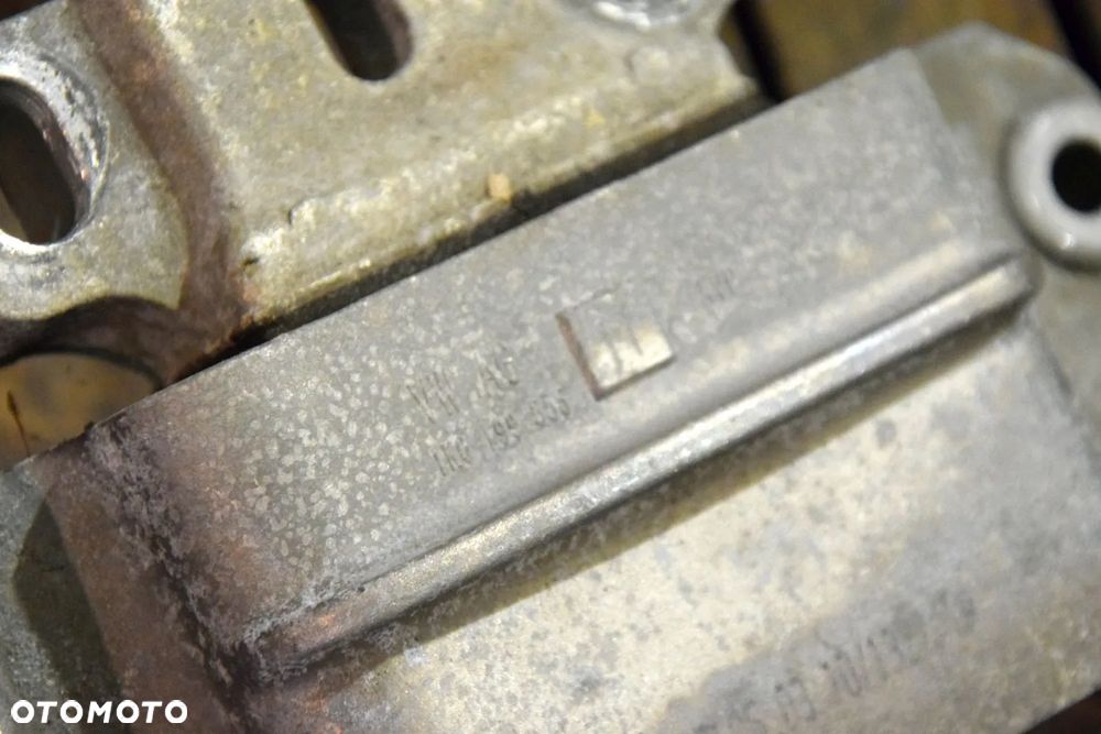 AUDI A3 8P Łapa poduszka skrzyni biegów 1K0199555M - 3