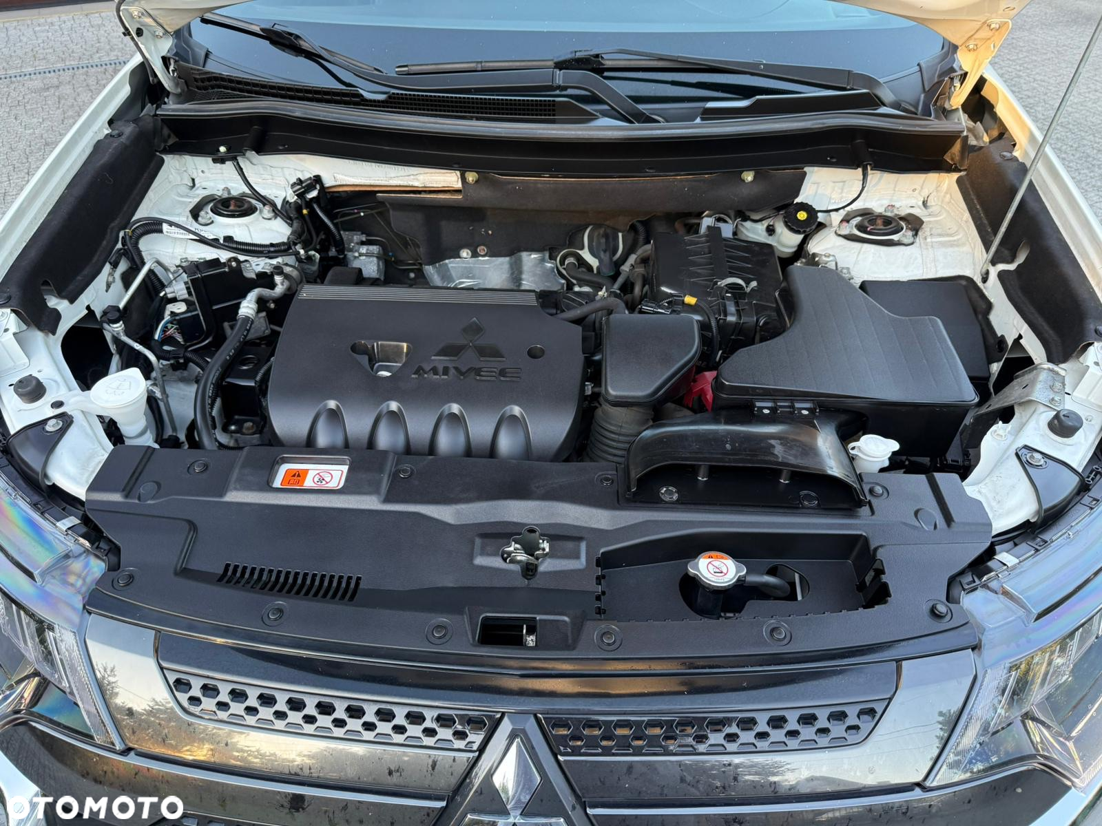 Mitsubishi Outlander 2.0 Instyle Navi 4WD CVT - 31
