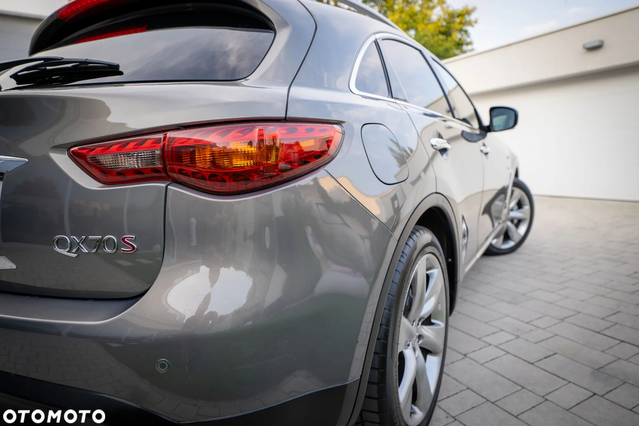 Infiniti QX70 - 8