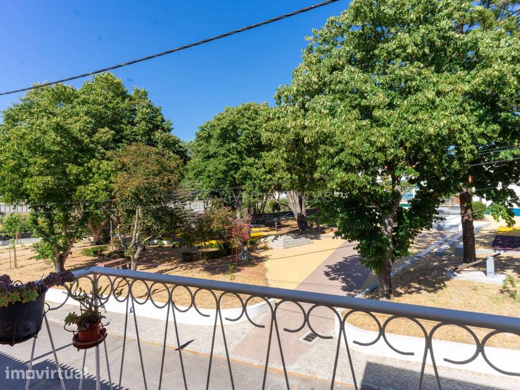 Andar de Moradia T3 com Potencial de Duplex e Excelente Localização... - Grande imagem: 4/45