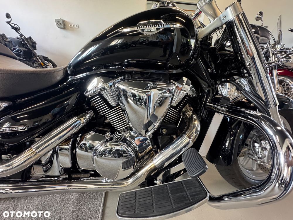 Suzuki Intruder - 9