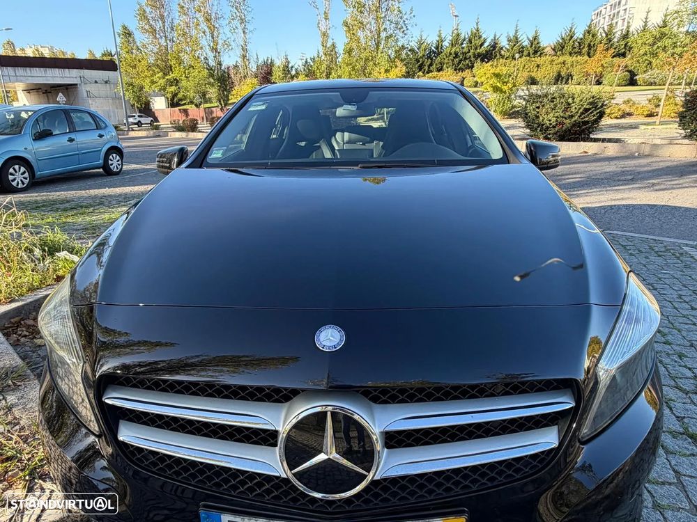 Mercedes-Benz A 180 2015 photo 2