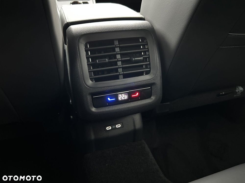 Volkswagen T-Roc 1.5 eTSI R-Line DSG - 29