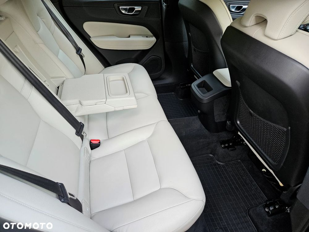 Volvo XC 60 T5 Geartronic Momentum Pro - 17