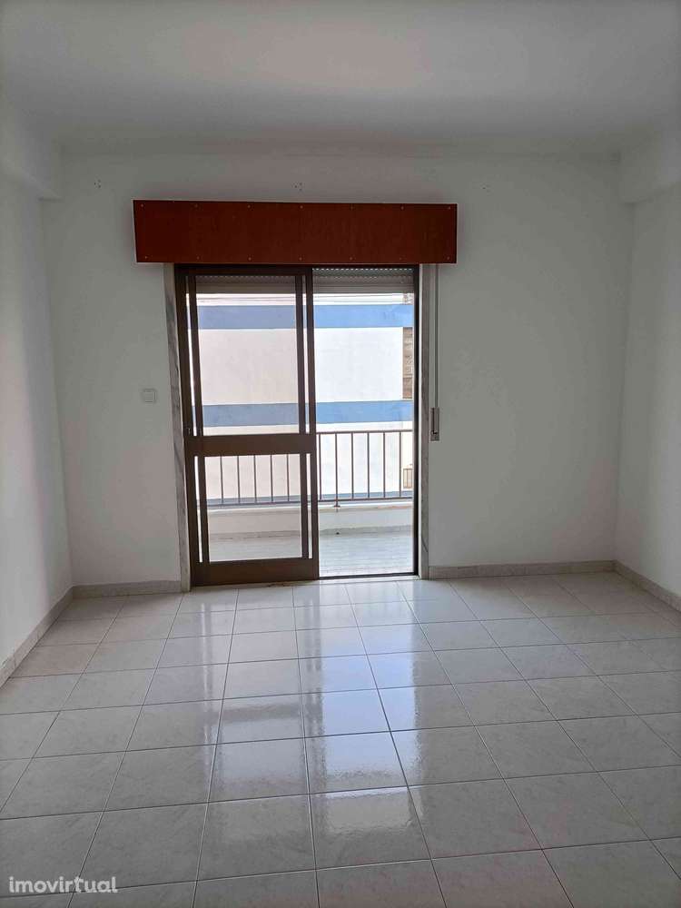 T2 Bairro São Carlos Mem Martins - Grande imagem: 5/17