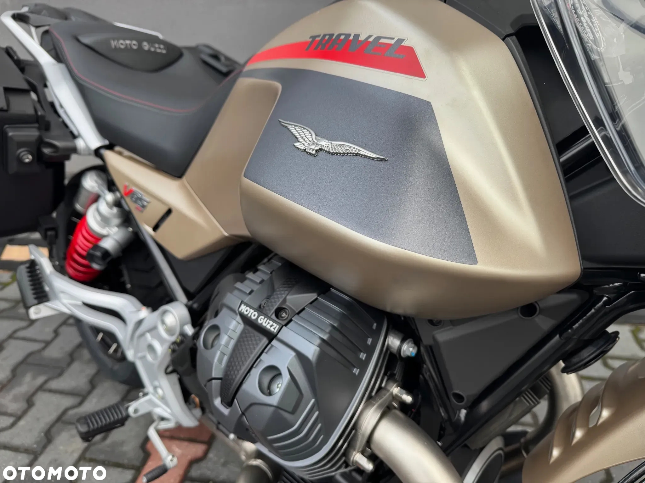 Moto Guzzi V85 - 2