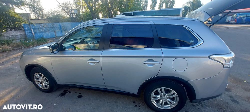 Mitsubishi Outlander - 24