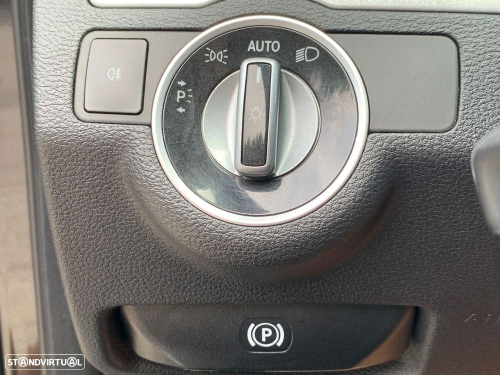 Mercedes-Benz E 220 CDI Avantgarde BlueEfficiency Auto. - 44