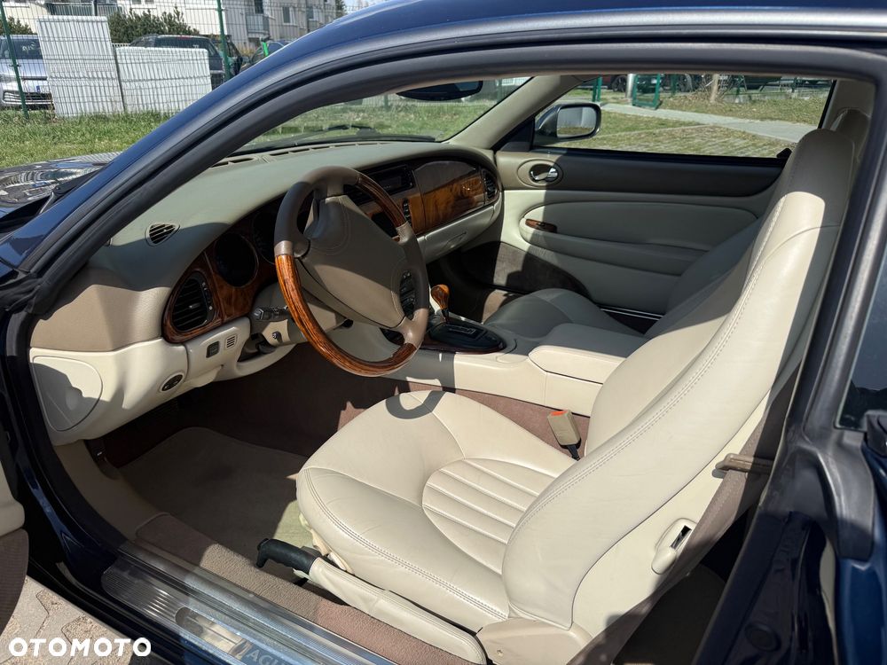 Jaguar XK8 - 21