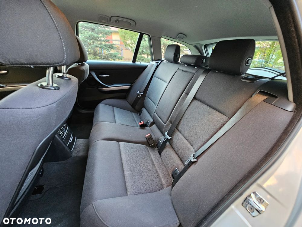 BMW Seria 3 318i - 21
