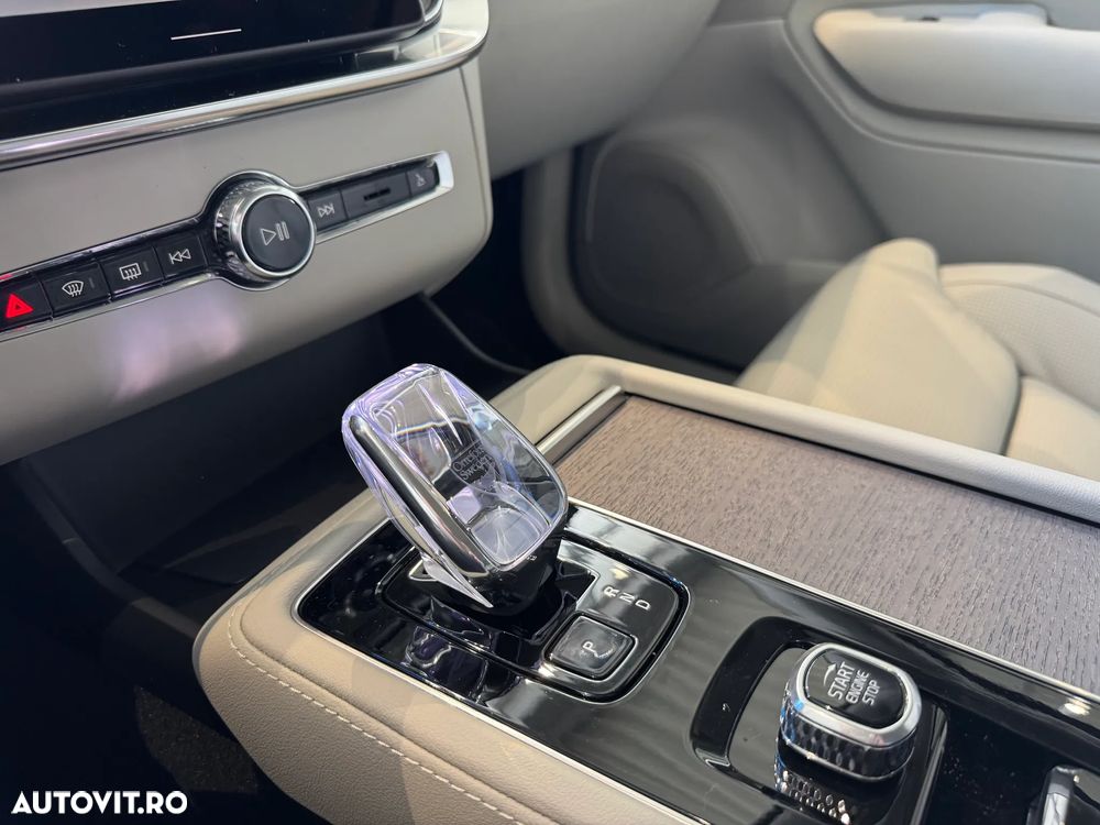 Volvo XC 90 T8 AWD PHEV Ultra Bright - 18