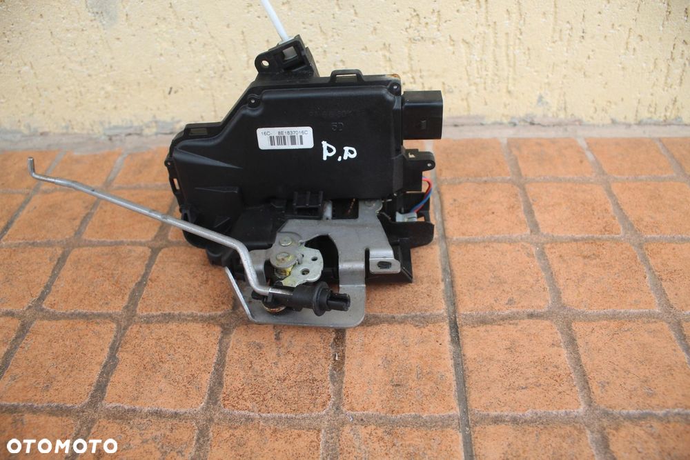 ZAMEK DRZWI PRAWY PRZÓD AUDI A4 B6 8E1837016C - 2