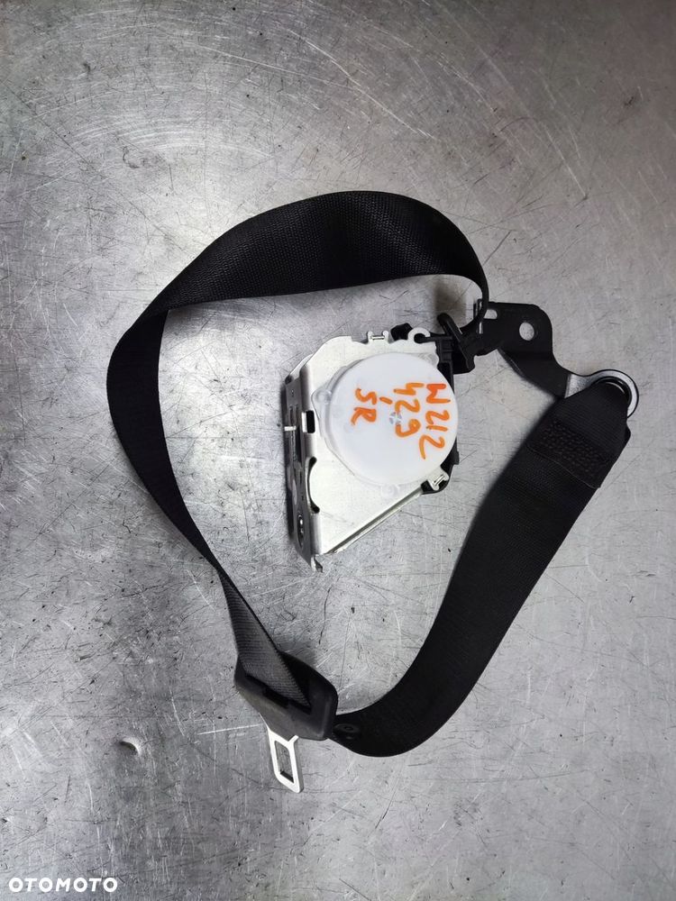 MERCEDES E KLASA W212 KOMBI PAS BEZPIECZEŃSTWA ŚRODKOWY TYŁ A2128608385