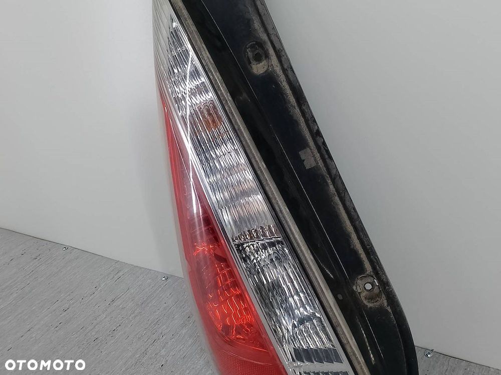 LAMPA TYLNA LEWA MAZDA 5 ( 05-10 ) - 3