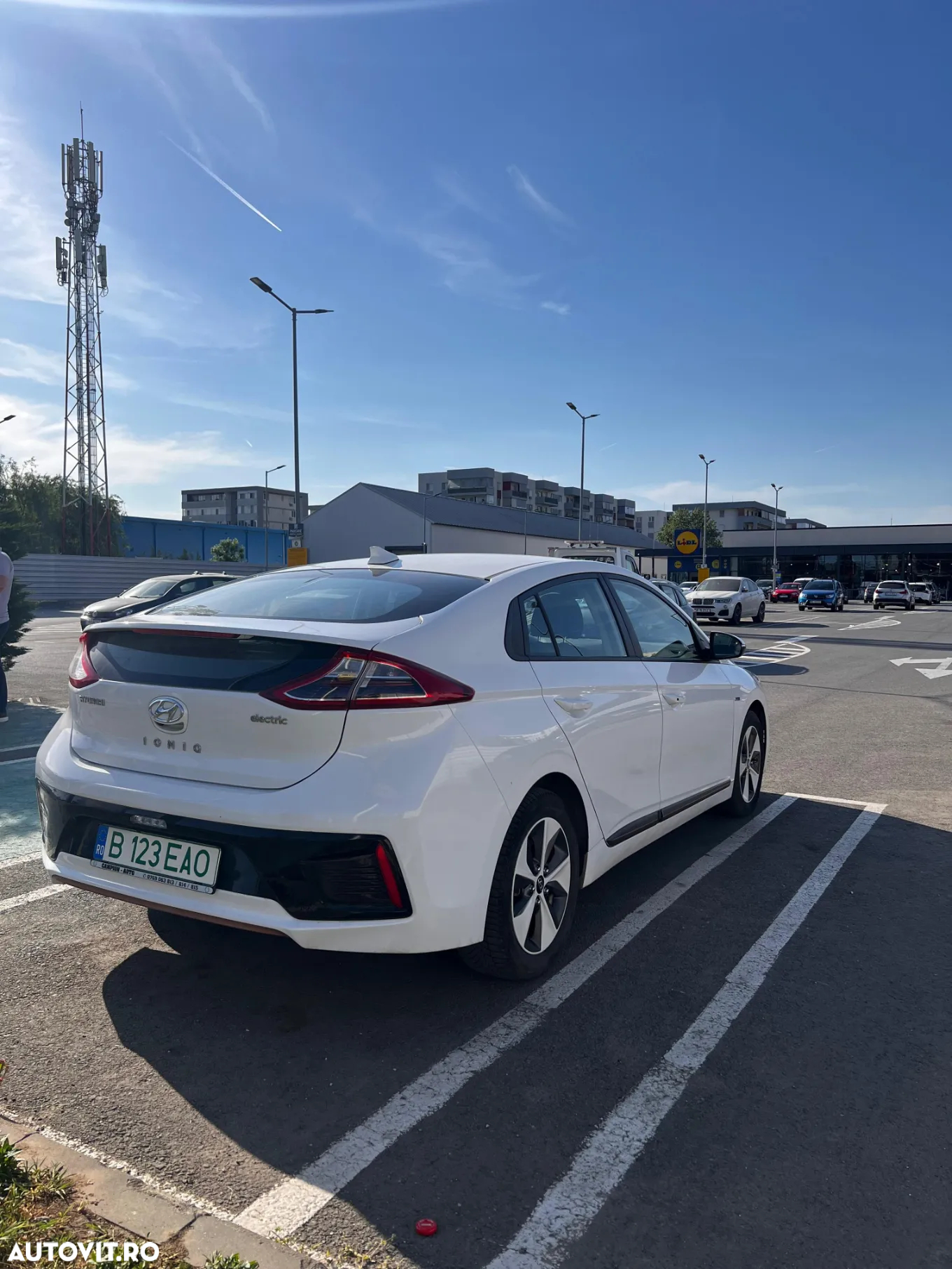 Hyundai IONIQ - 16
