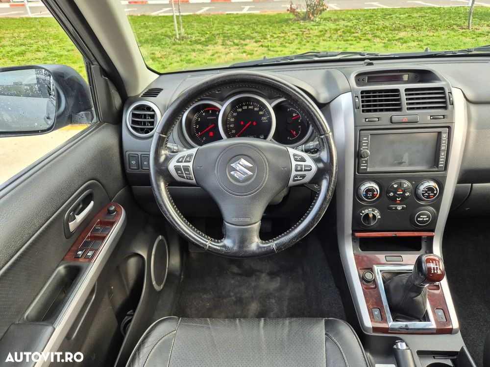 Suzuki Grand Vitara 1.9 DDiS Club DPF Family - 12