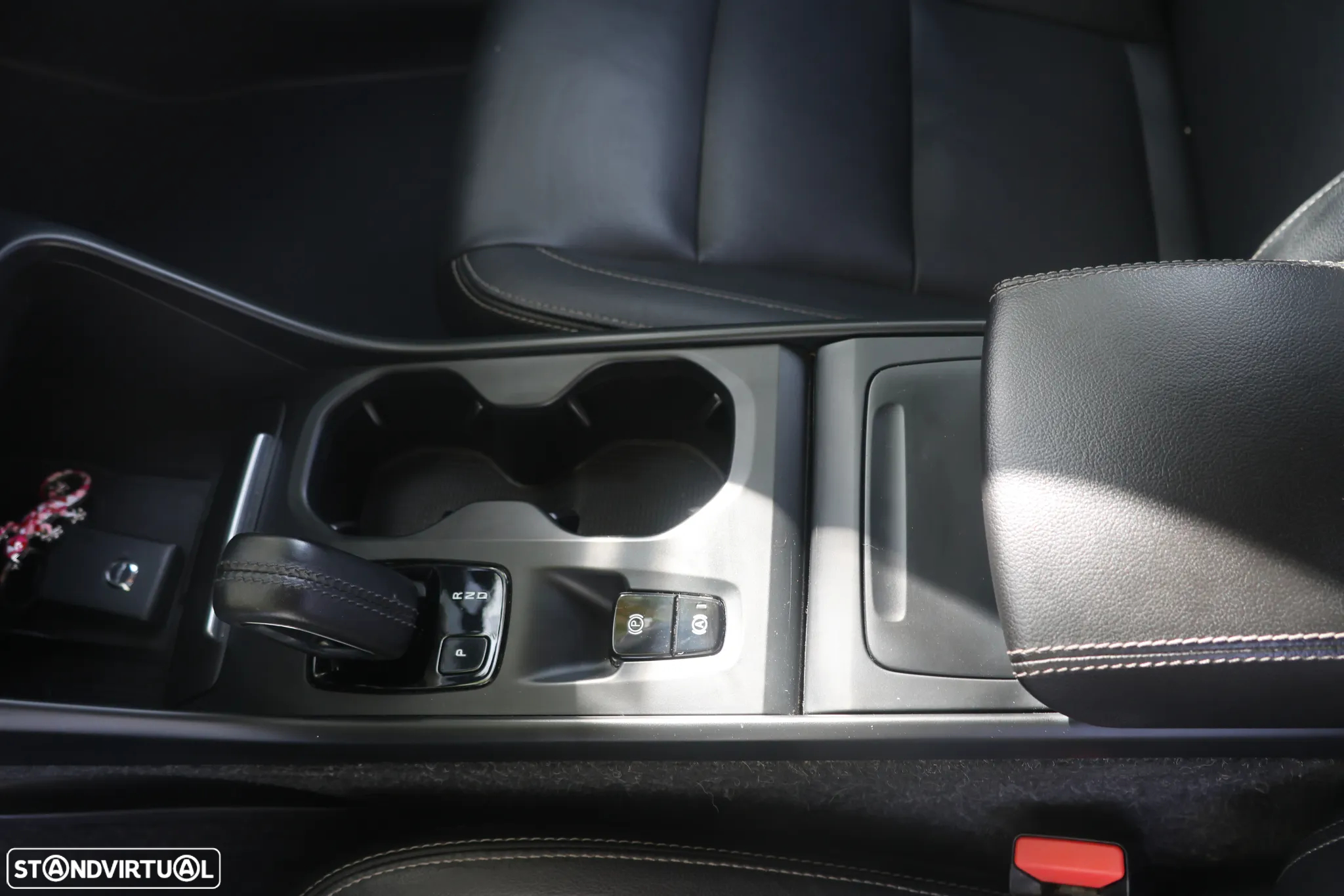 Volvo XC 40 2.0 D3 Momentum Geartronic - 27
