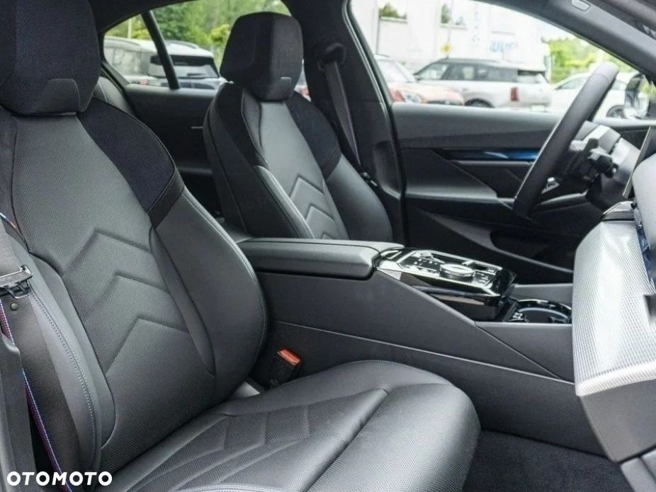 BMW Seria 5 520d xDrive mHEV M Sport - 8