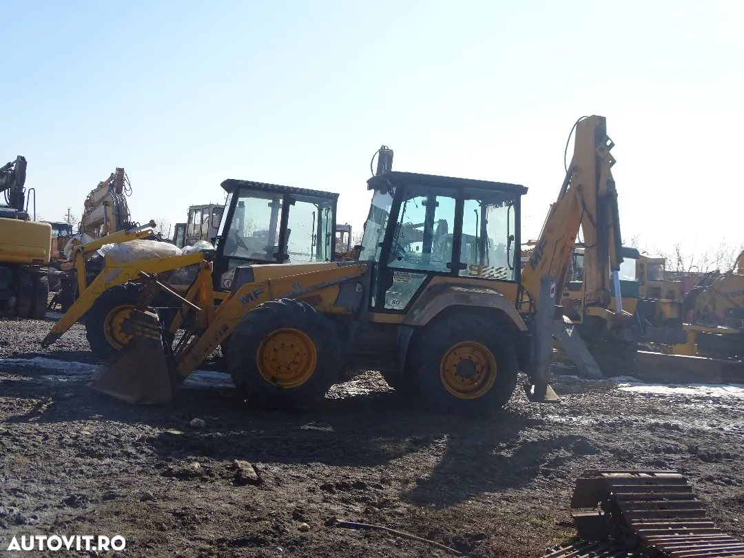 Dezmembrez buldoexcavator MF 965 - 8