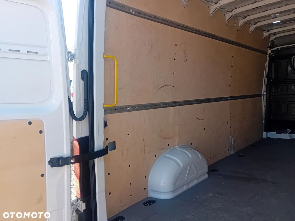 Volkswagen Crafter - 10