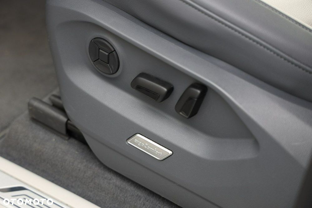 Volkswagen Touareg - 12