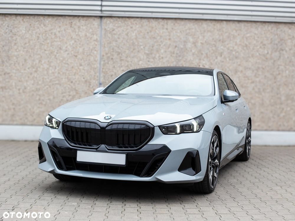 BMW Seria 5 520d xDrive mHEV M Sport - 2