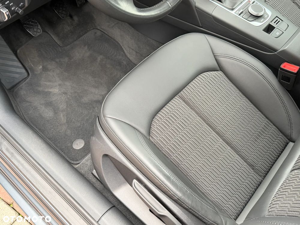 Audi A3 Sportback 1.8 TFSI Ambiente - 24