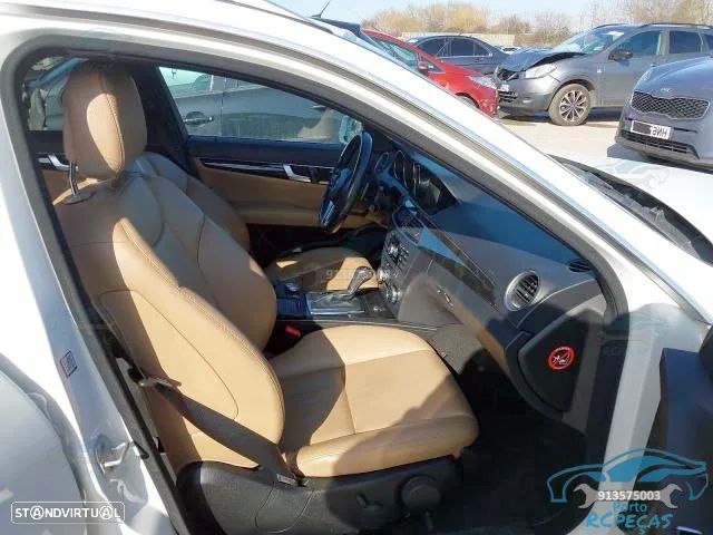 Mercedes Benz C220 W204 Sport Para Peças - 2.2 CDI BlueEfficiency - Xenon |  605911 | 605.911 | 605 911 | Parachoques | Frente Completa | Rádio | Jantes | Faróis | Portas | Vidro | Motor | Tampa Mala | Farolim | Farolins - 5