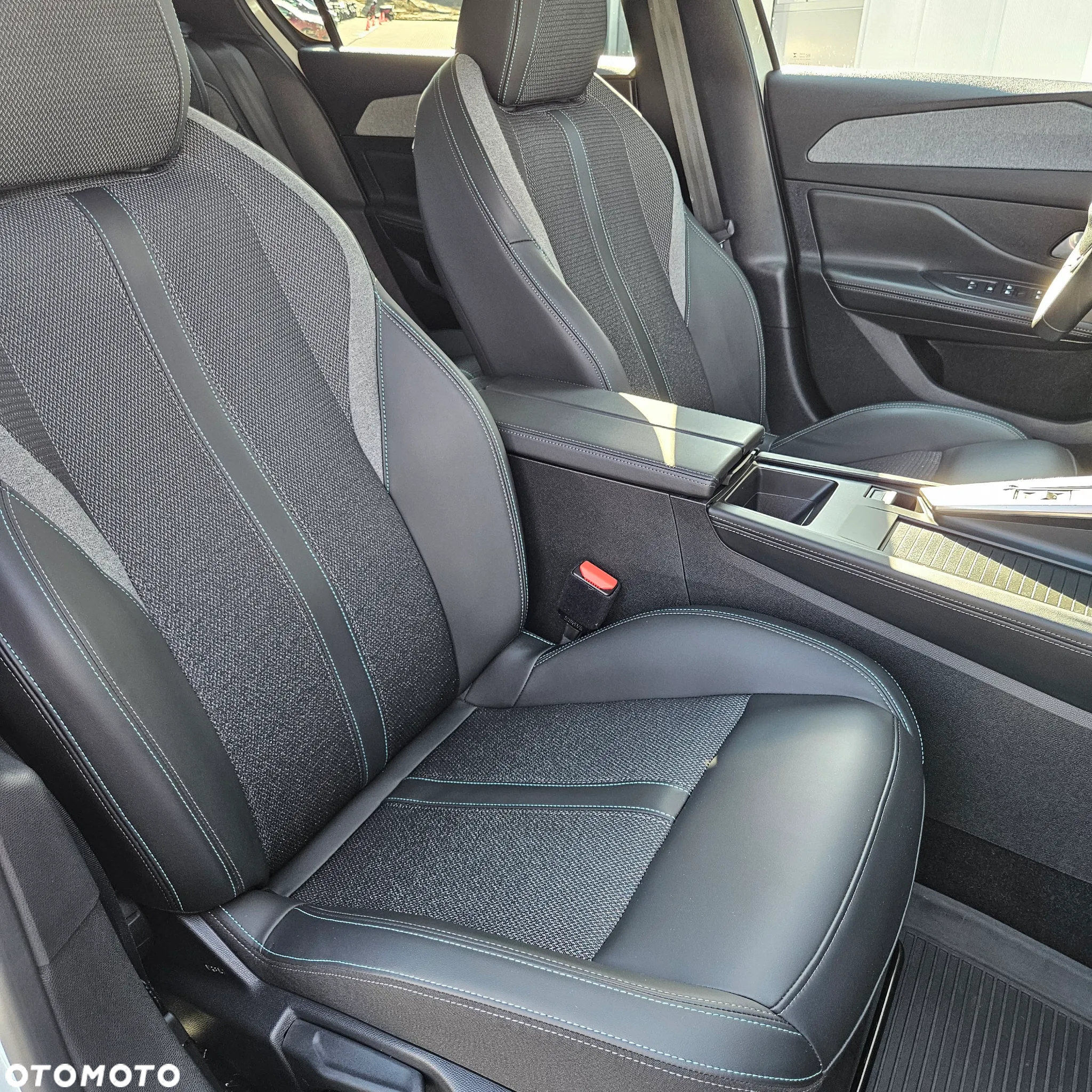 Peugeot 308 1.2 PureTech Allure Pack S&S EAT8 - 16