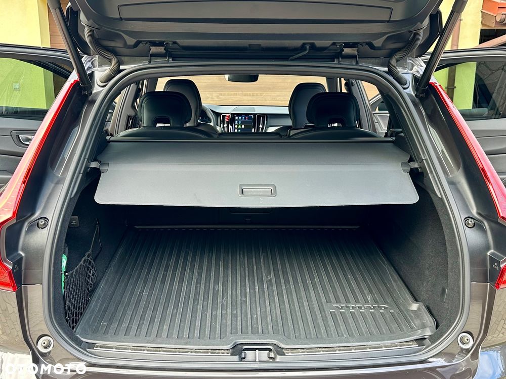 Volvo XC 60 B4 D AWD R-Design - 32