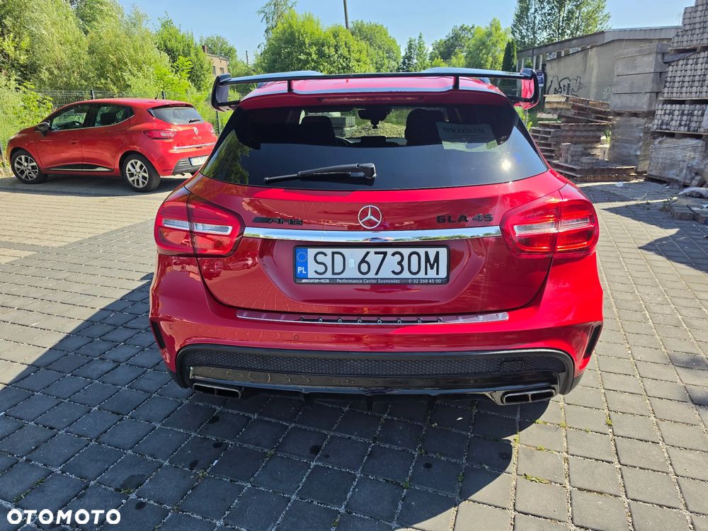 Mercedes-Benz GLA - 8