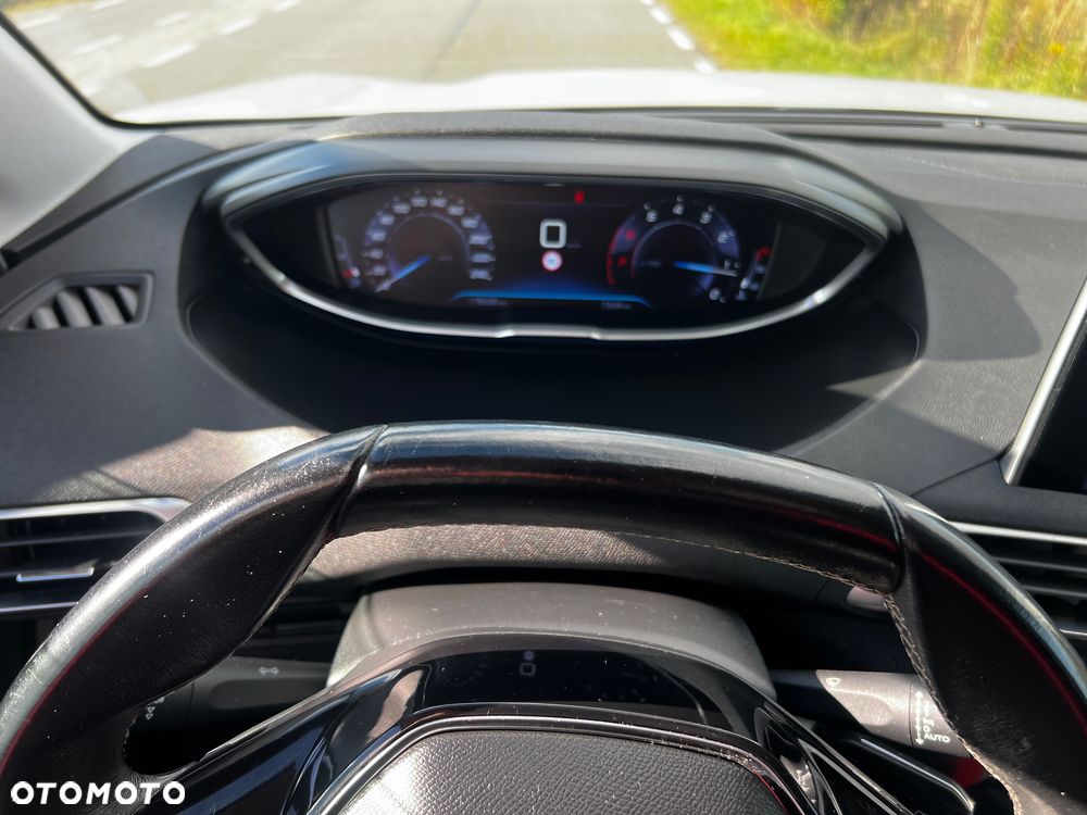 Peugeot 3008 1.2 PureTech GPF Allure S&S - 9
