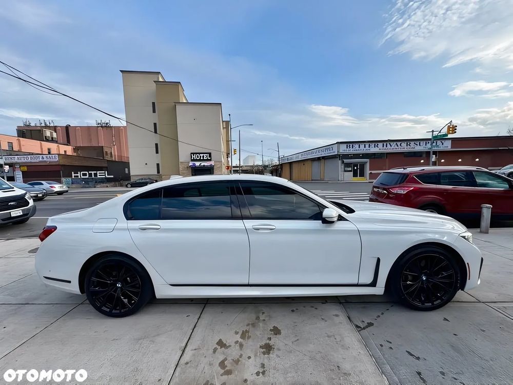 BMW Seria 7 740i sport - 8