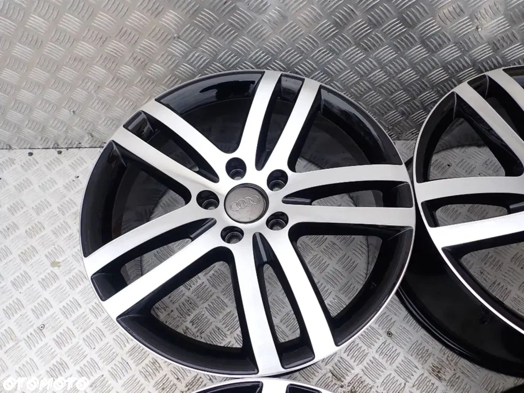FELGI AUDI Q7 LIFT S-LINE VW TOUAREG 5X130 20 ET 60 G RADOM - 4