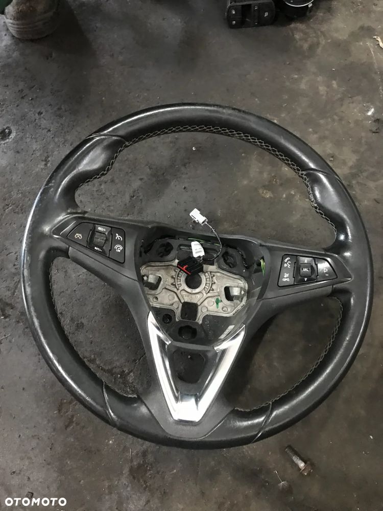 OPEL CORSA E KIEROWNICA MULTIFUNKCJA 39035990