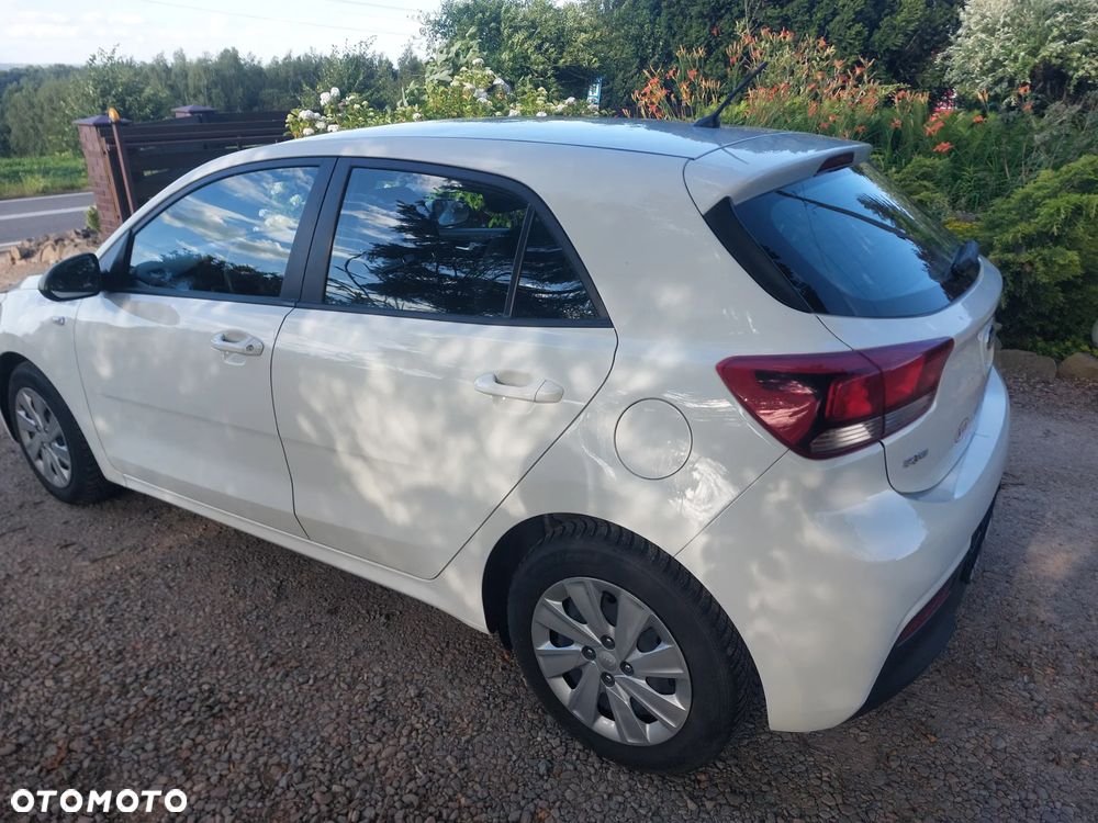 Kia Rio - 4